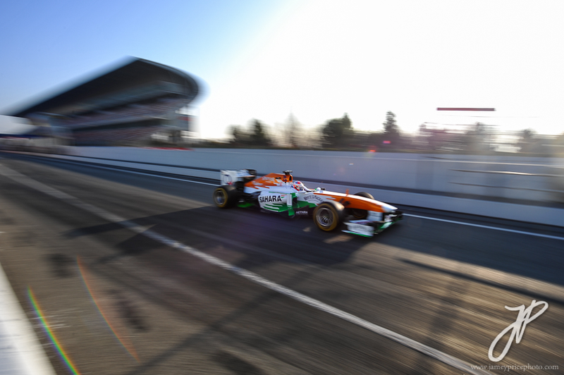 Illustration for article titled The Tense Beauty Of Formula One Practice In Barcelona